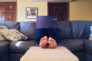 Lazybones: What to do if the husband does not get off the couch